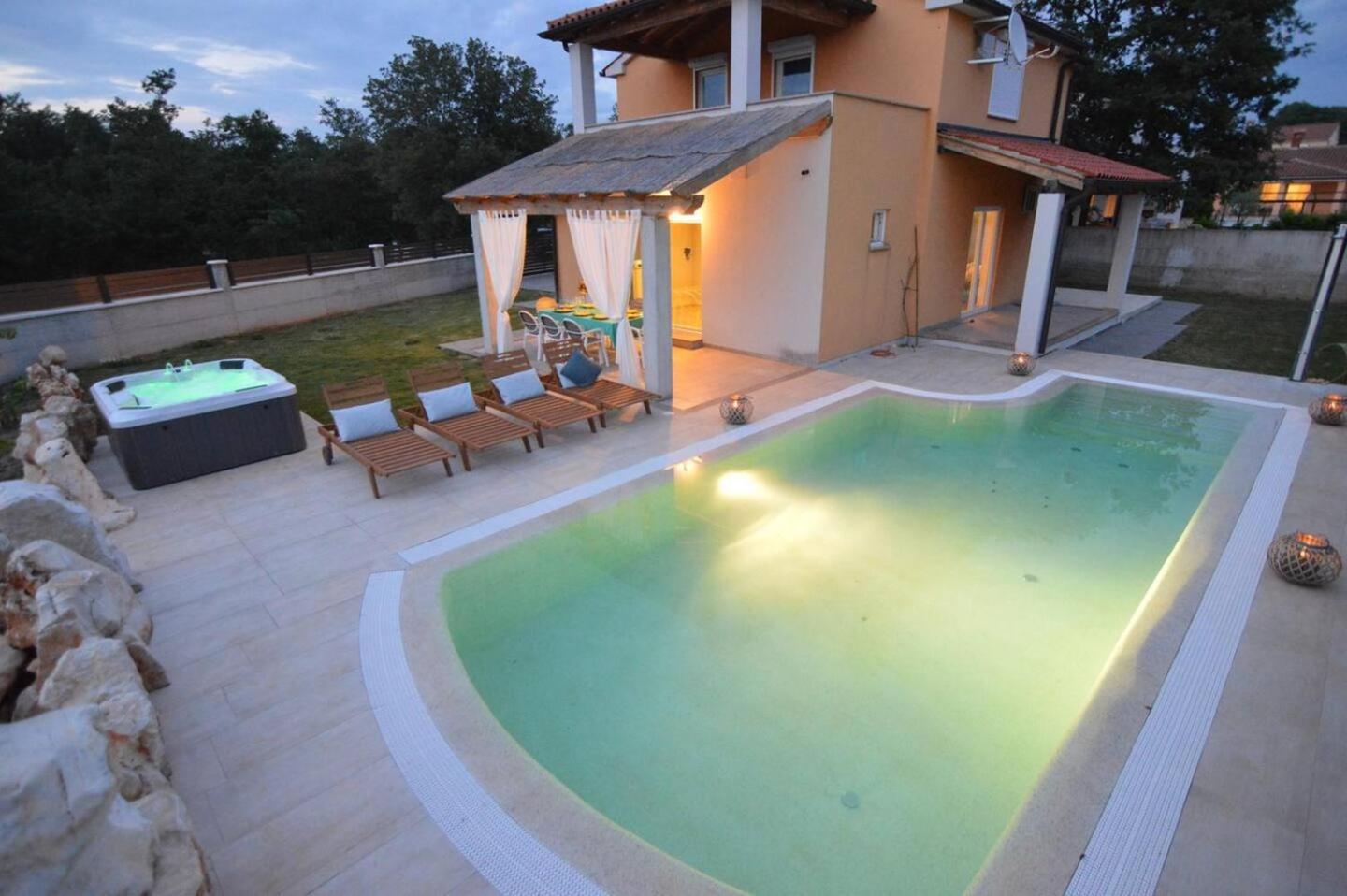 Dana - 6min Drive To The - Pool - Whirpool Porec