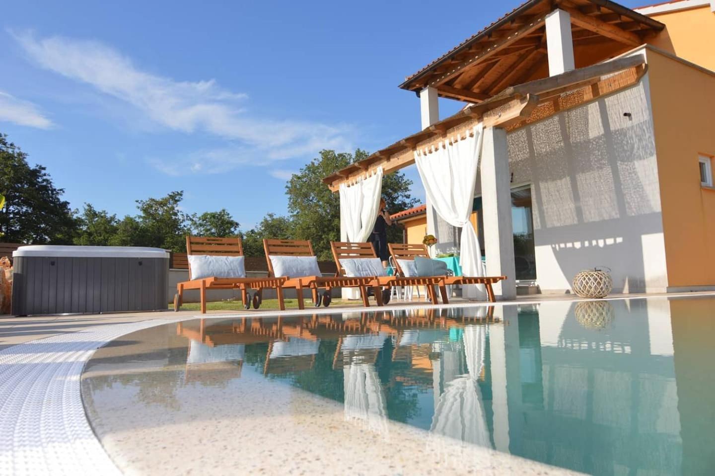Villa Dana - 6min Drive To The - Pool - Whirpool Poreč